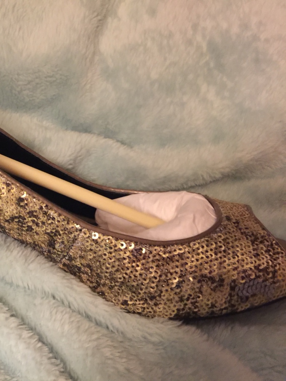 Tahari Gold Sequin Women's Pump